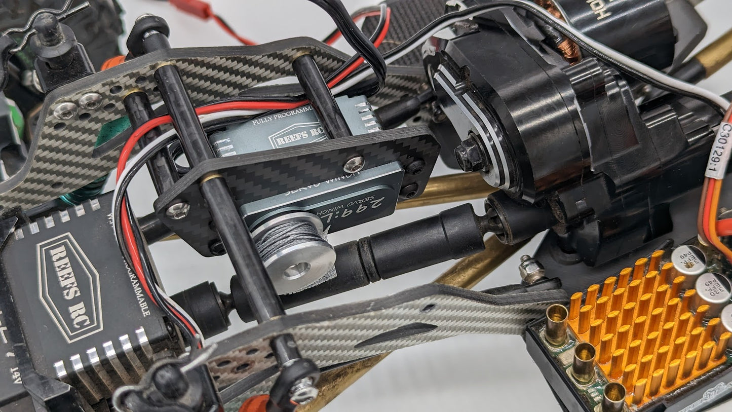 GCRC Caiman OG UK2/3 between the rails Servo WINCH MOUNT